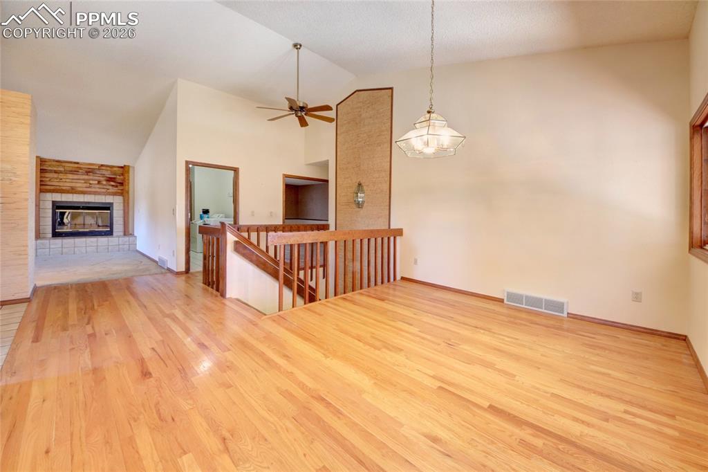 Image 10 of 50: Dining Room