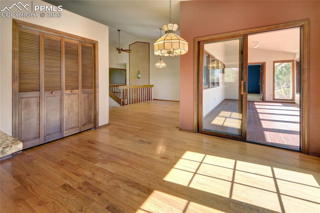 Image 12 of 50: Dining Area