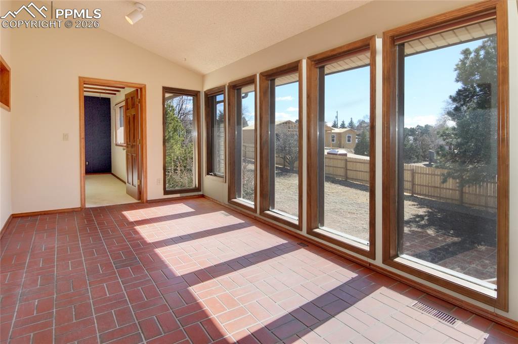 Image 19 of 50: Sun Room