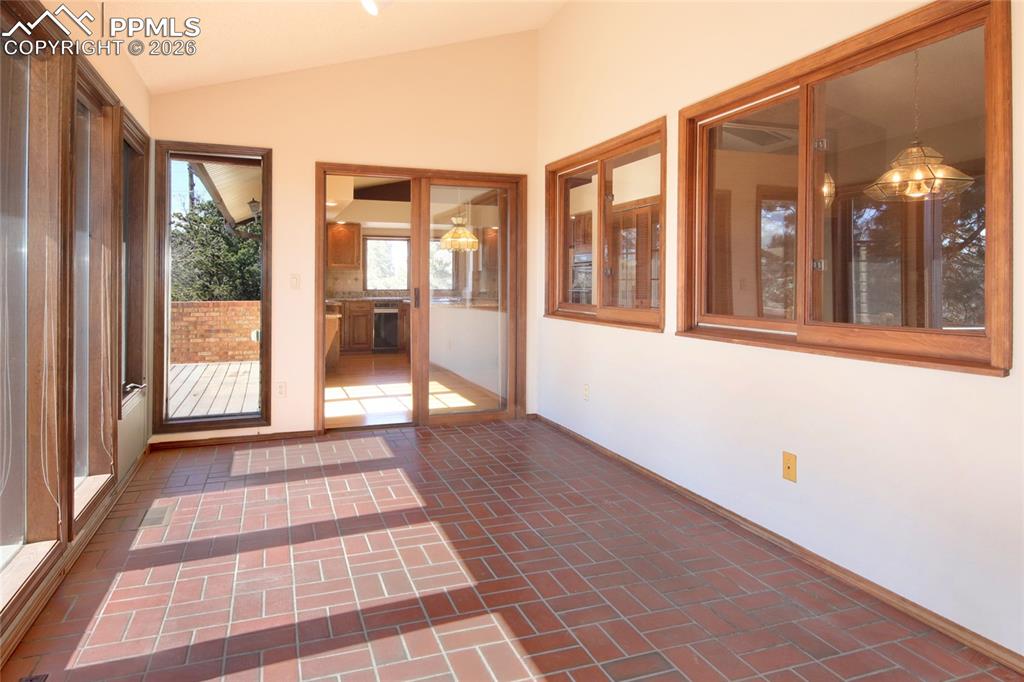 Image 20 of 50: Sun Room