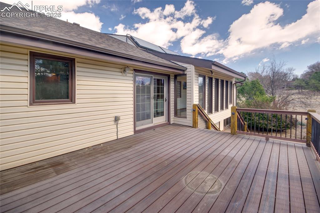 Image 37 of 50: Deck