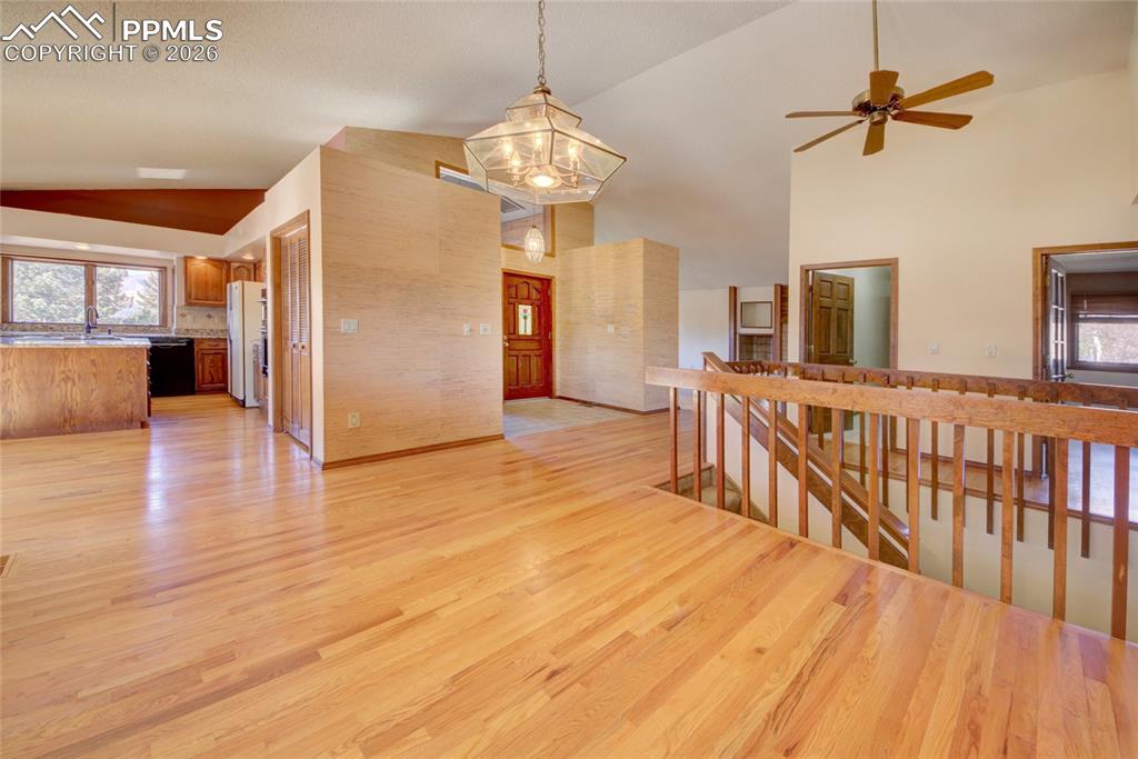 Image 8 of 50: Dining Room