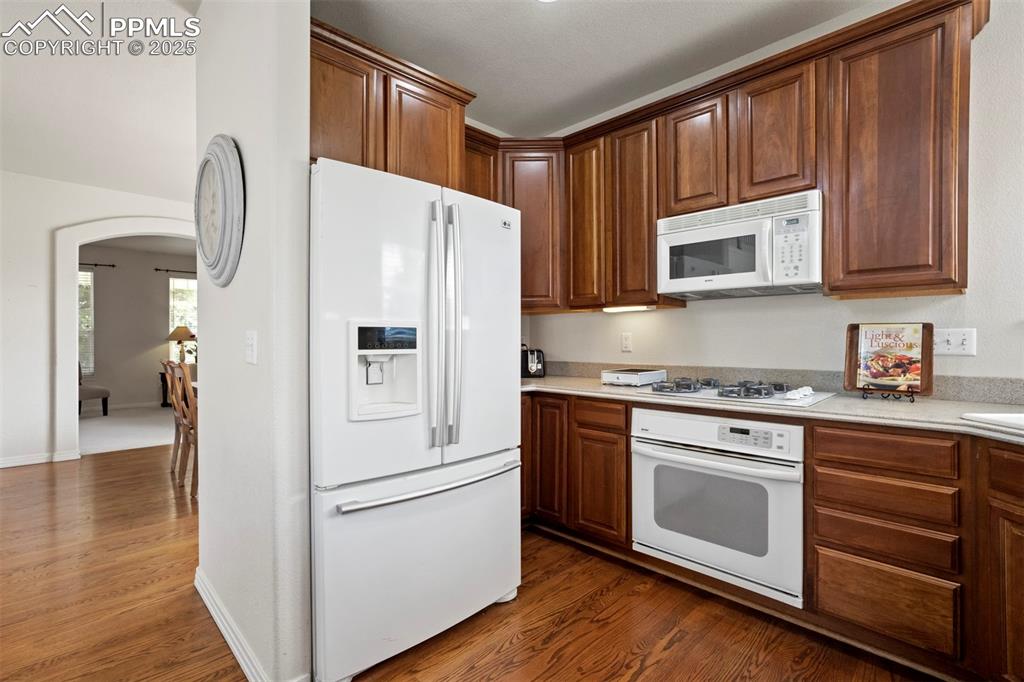 Image 15 of 45: Kitchen