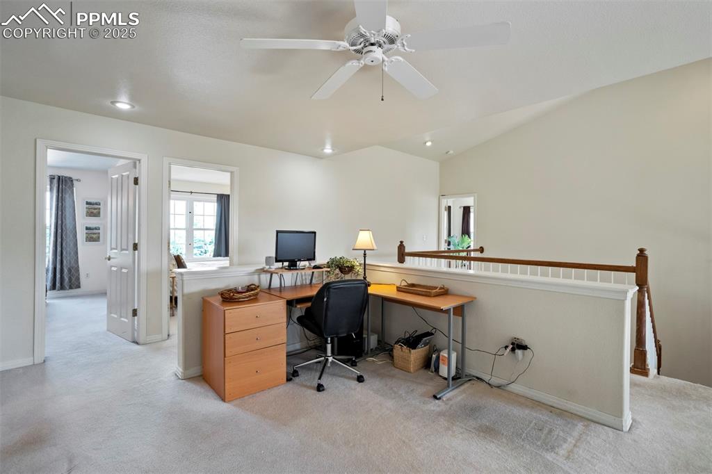 Image 19 of 45: Office