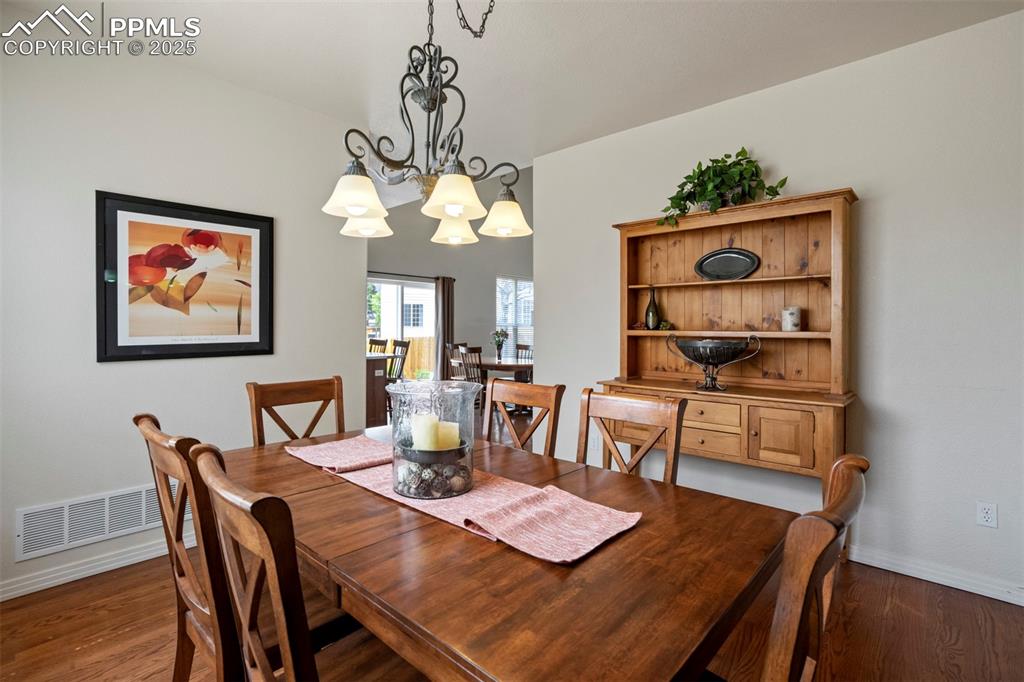 Image 9 of 45: Dining Area