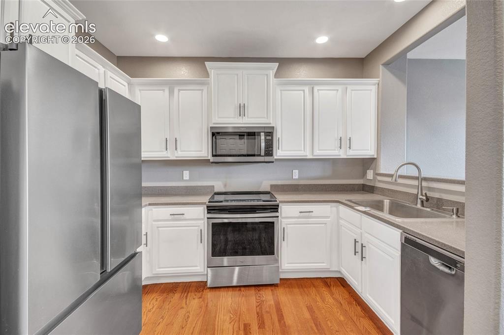 Image 13 of 30: Kitchen
