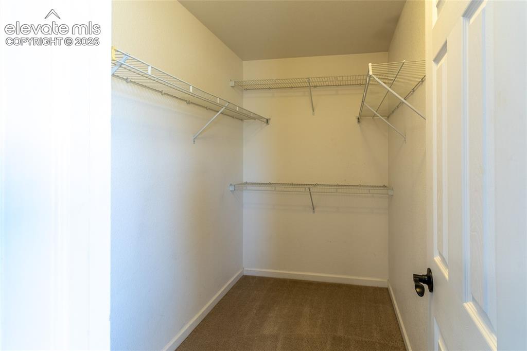Image 26 of 30: Closet