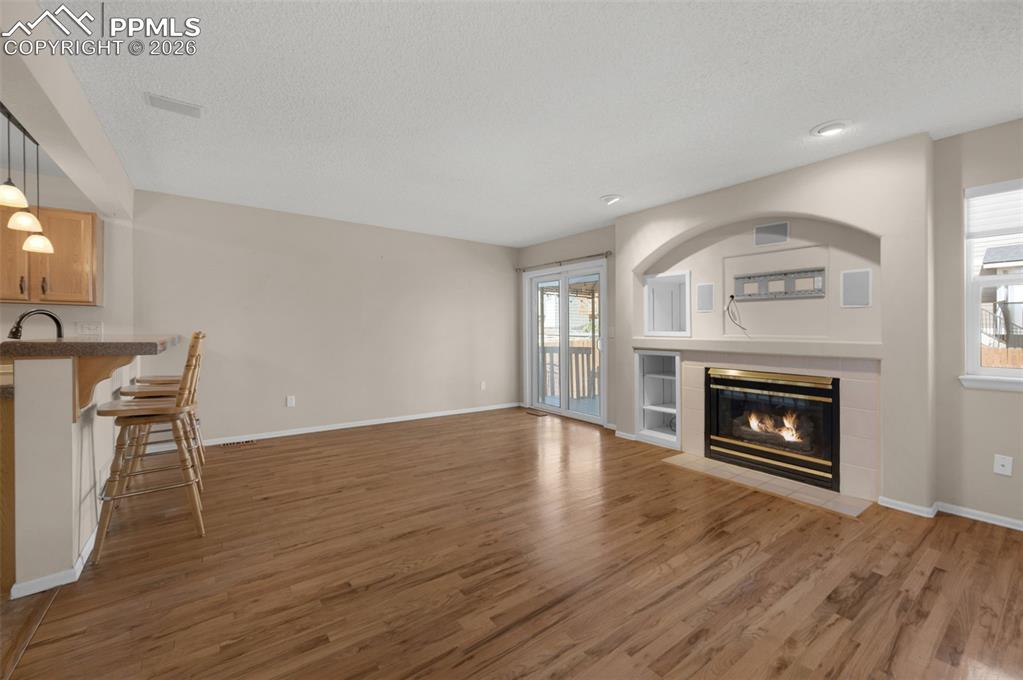 Image 10 of 50: Living Room