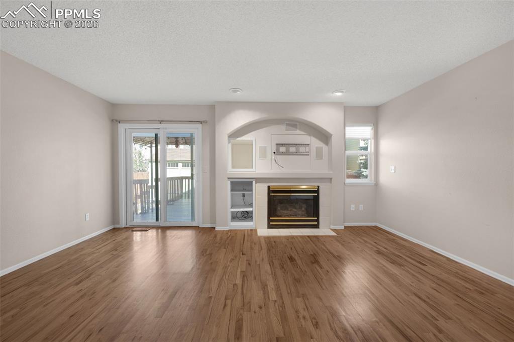 Image 11 of 50: Dining Area