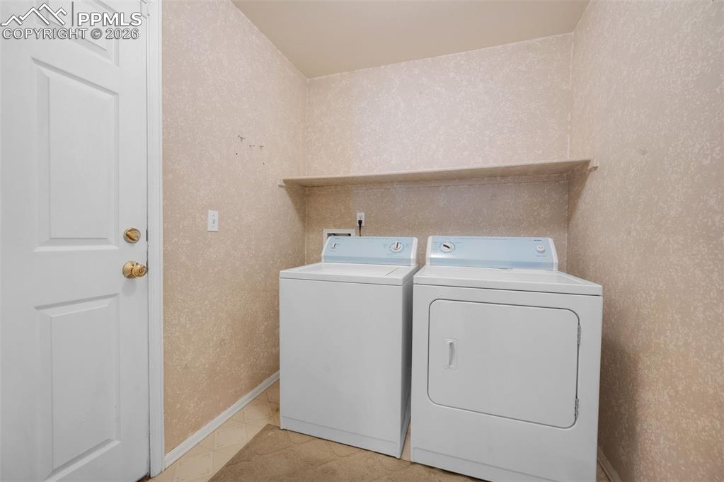 Image 21 of 50: Kitchen