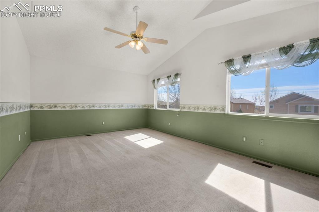 Image 25 of 50: Laundry