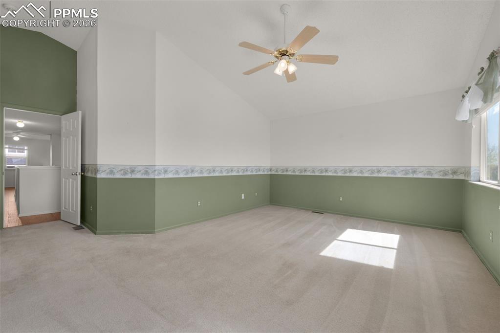 Image 26 of 50: Garage