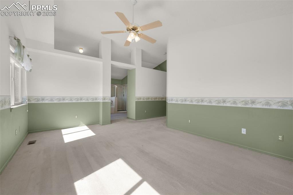 Image 27 of 50: Bathroom