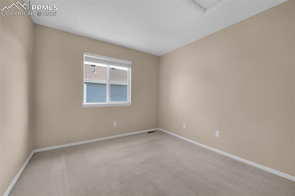 Image 37 of 50: Bedroom