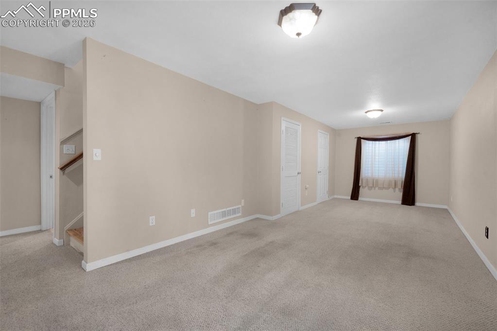 Image 39 of 50: Bedroom