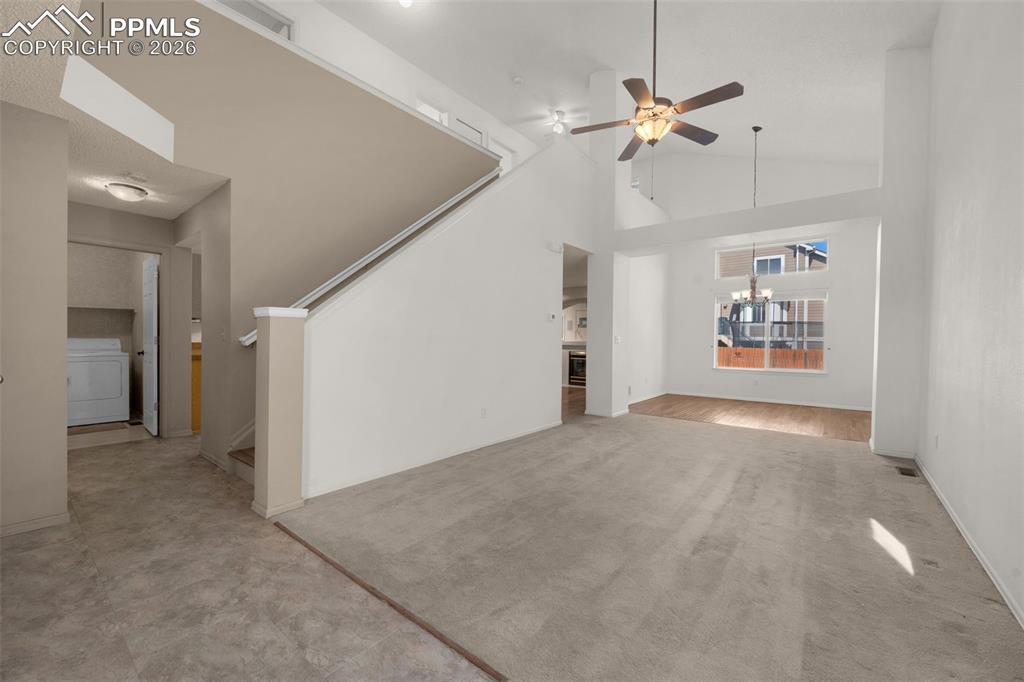 Image 5 of 50: Entry