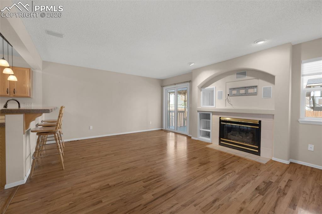 Image 9 of 50: Living Room