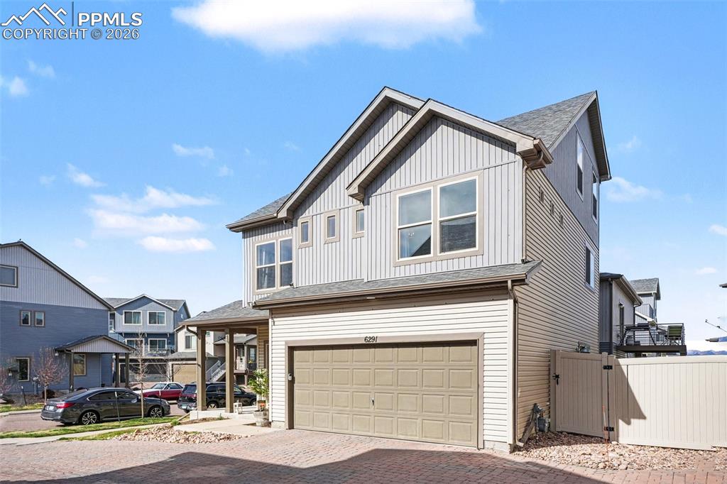 Image 18 of 20: Access direct to the Backyard from the driveway!