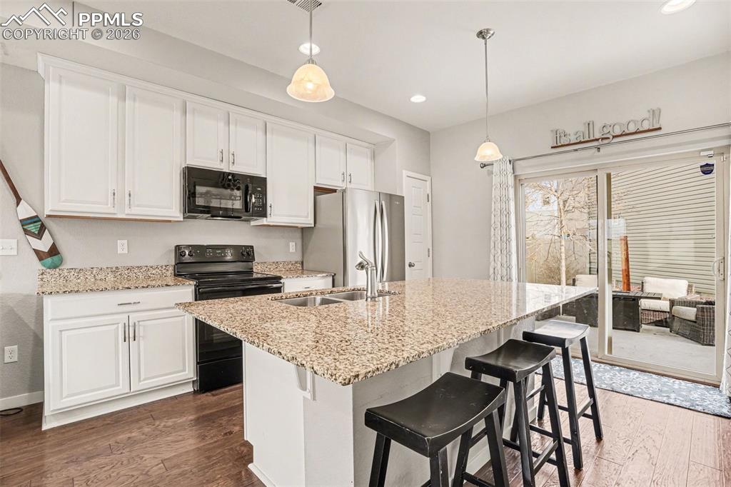 Image 3 of 20: Kitchen