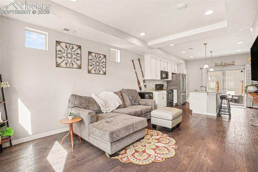 Image 6 of 20: Living Room