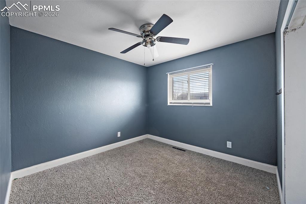 Image 13 of 13: Bedroom