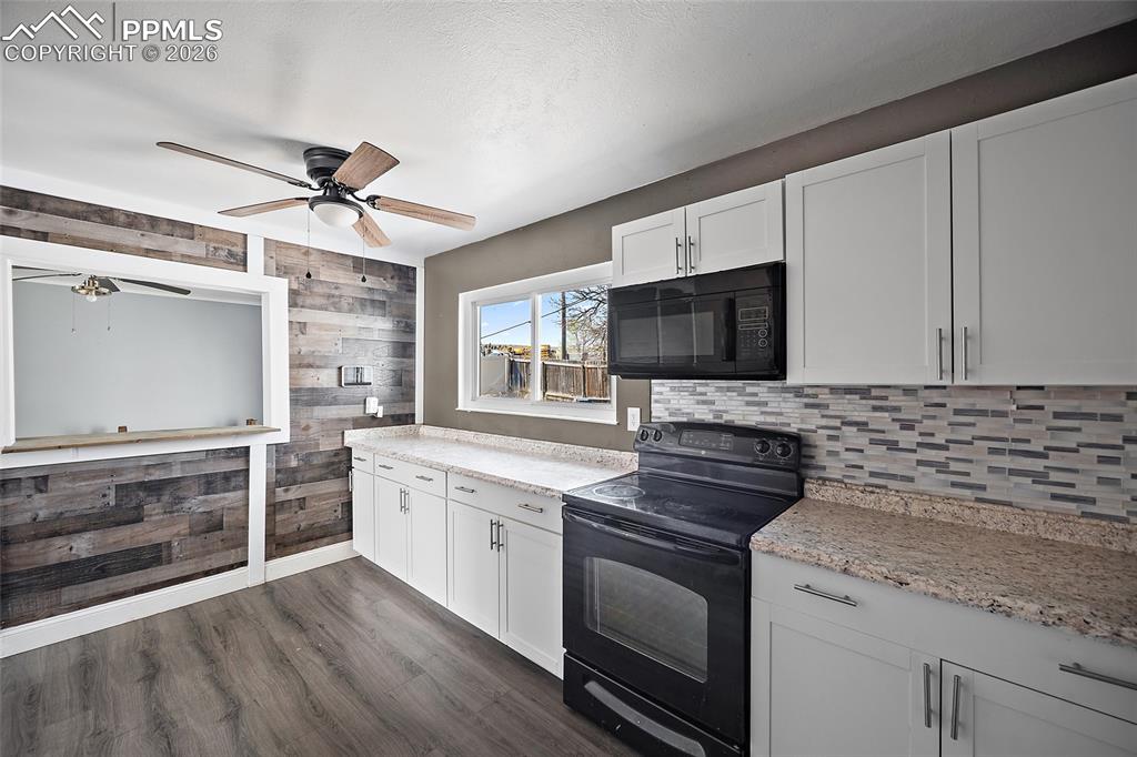 Image 5 of 13: Kitchen