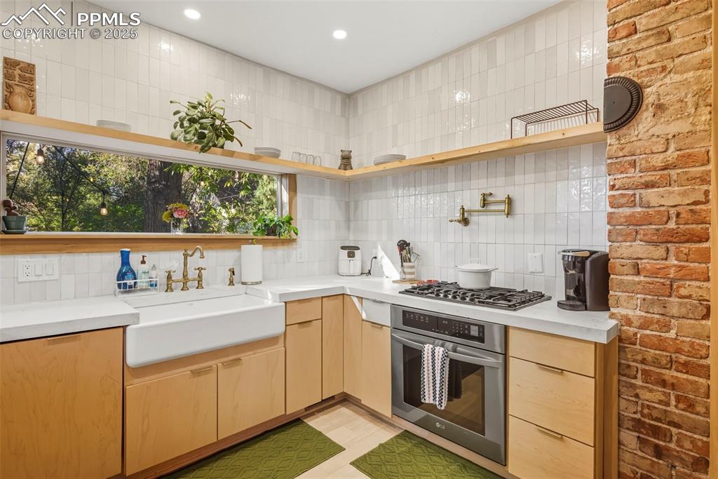 Image 12 of 29: Kitchen