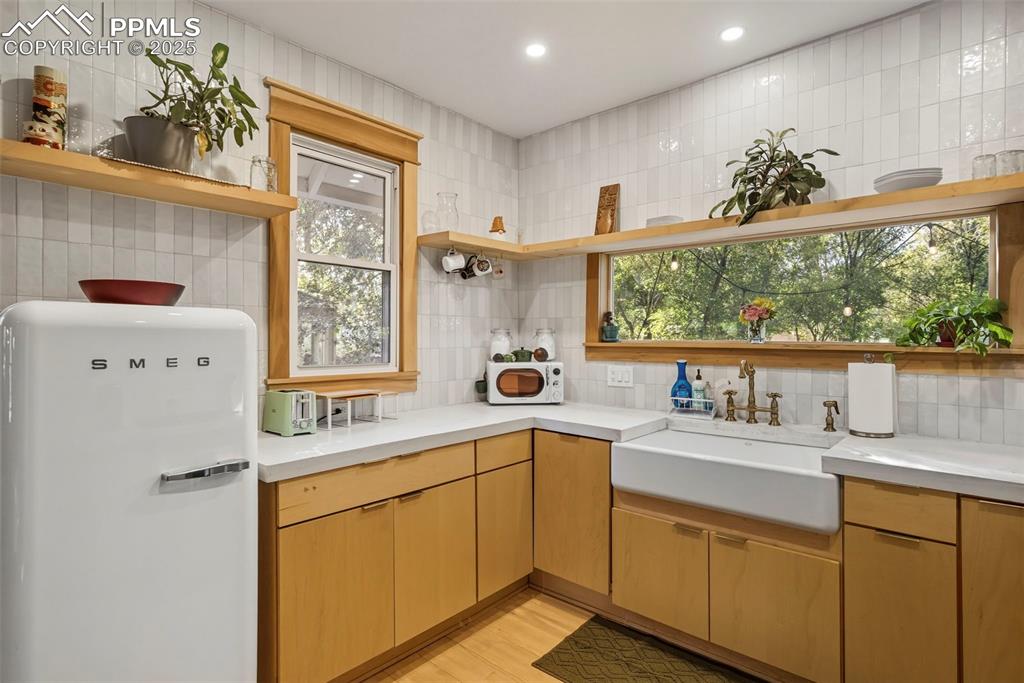 Image 13 of 29: Kitchen