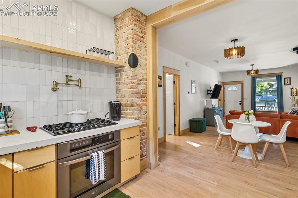 Image 14 of 29: Kitchen