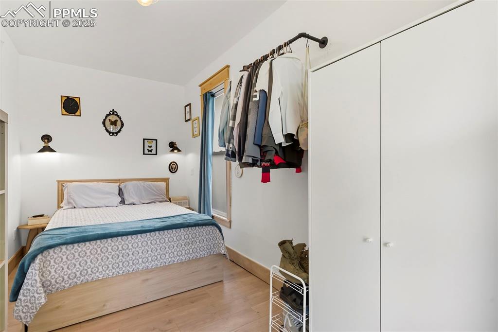 Image 17 of 29: Bedroom