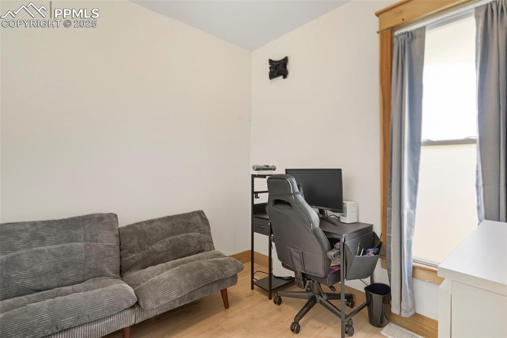 Image 21 of 29: Office