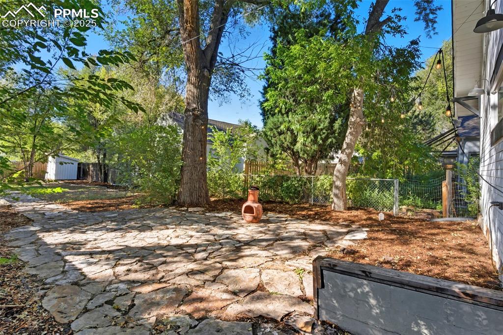 Image 24 of 29: Yard