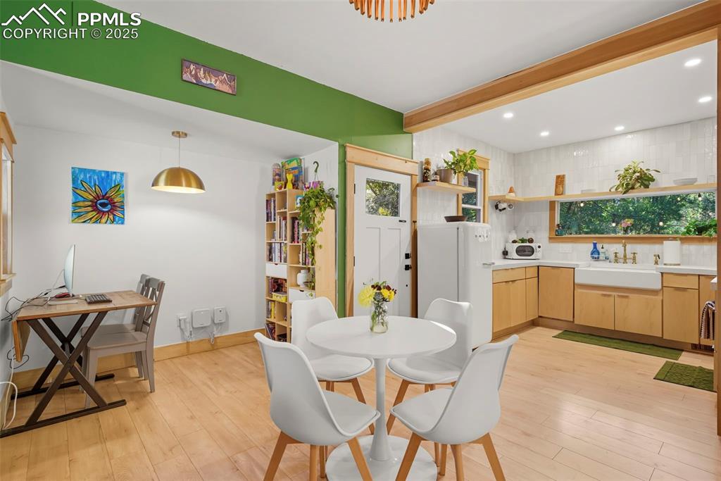 Image 9 of 29: Dining Area