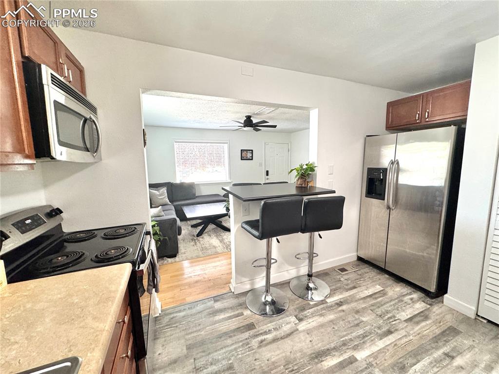 Image 4 of 16: Kitchen