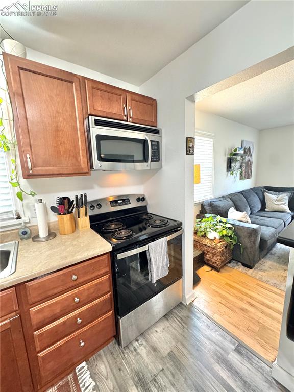 Image 5 of 16: Kitchen