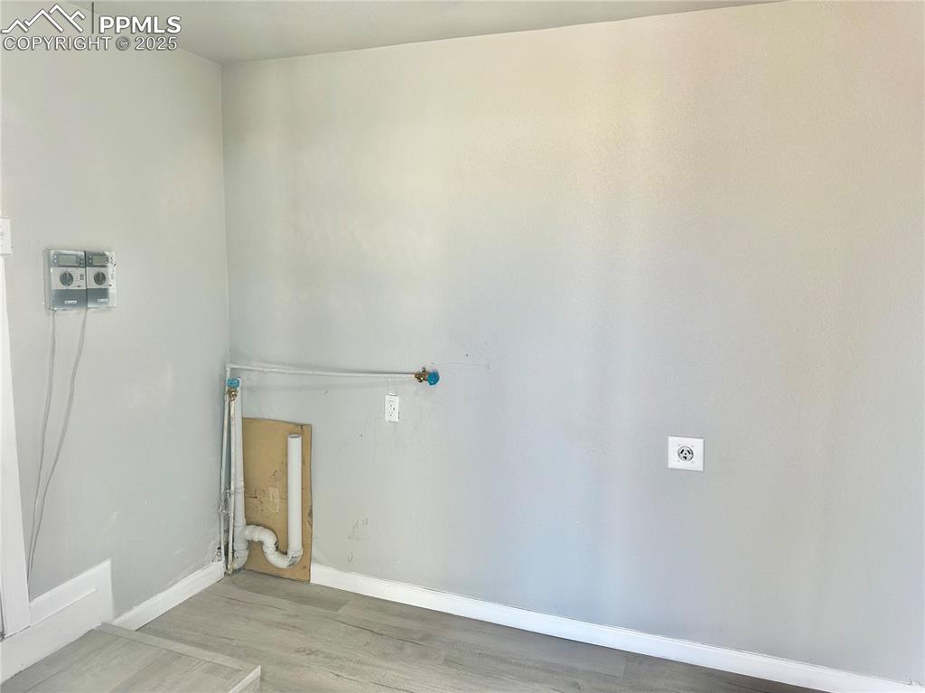 Image 16 of 21: Laundry