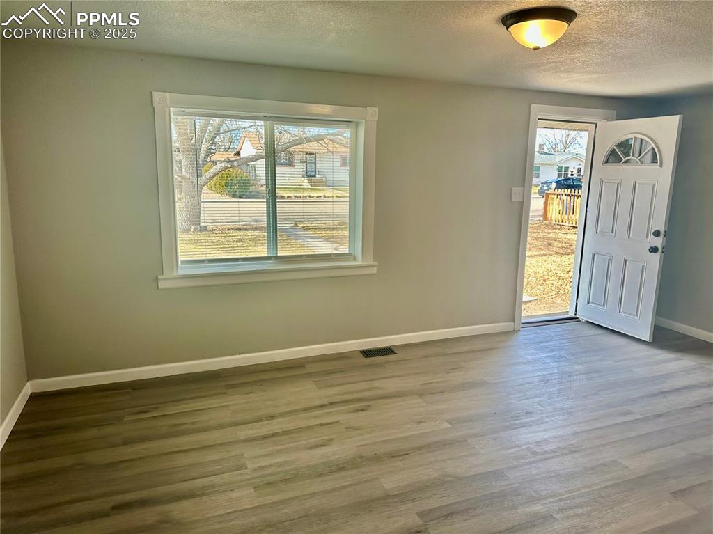 Image 5 of 21: Entry