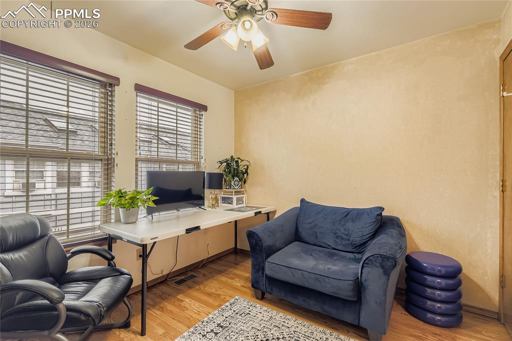 Image 15 of 28: Office