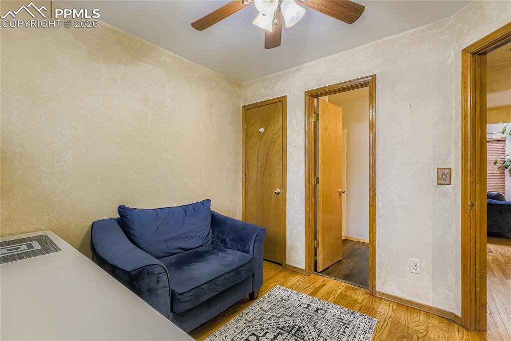 Image 16 of 28: Office