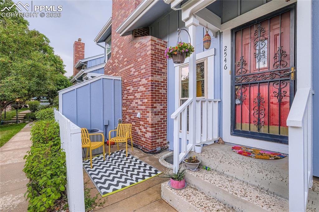 Image 5 of 28: Entry