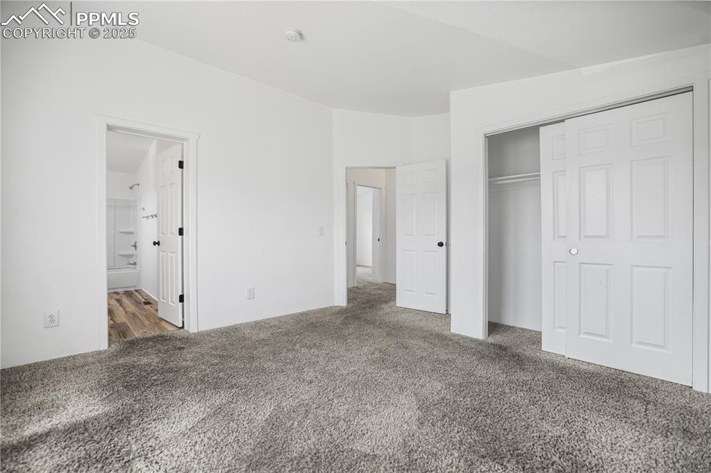 Image 11 of 28: Bedroom