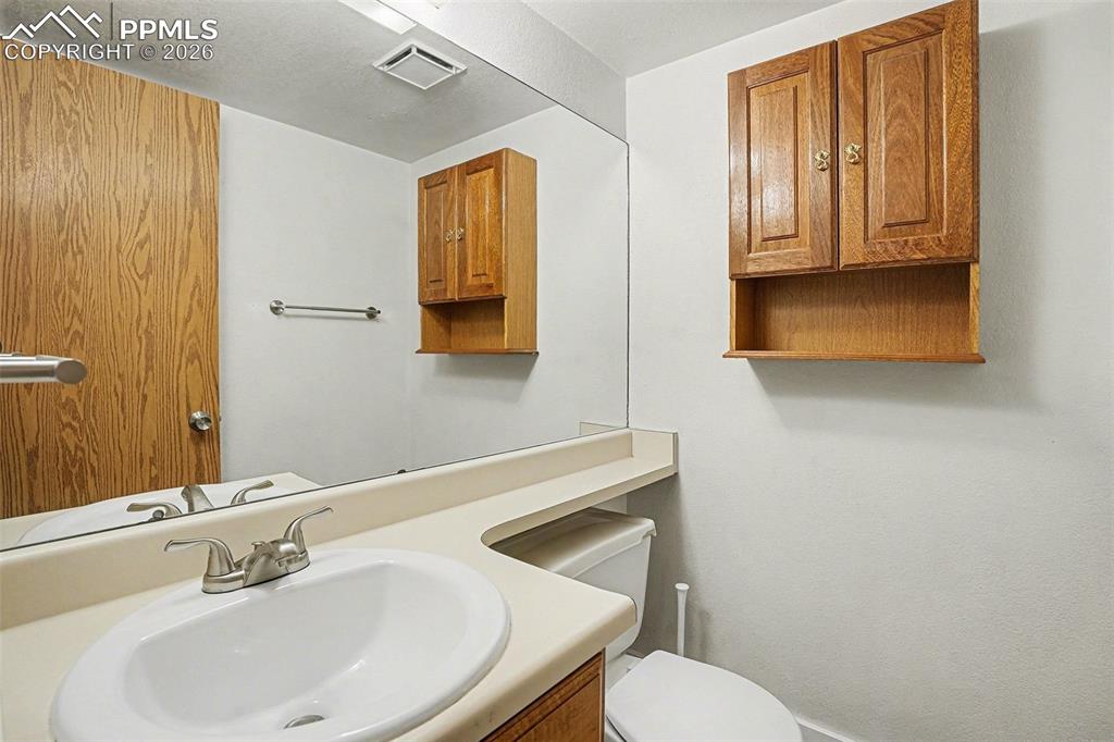 Image 13 of 26: Bathroom