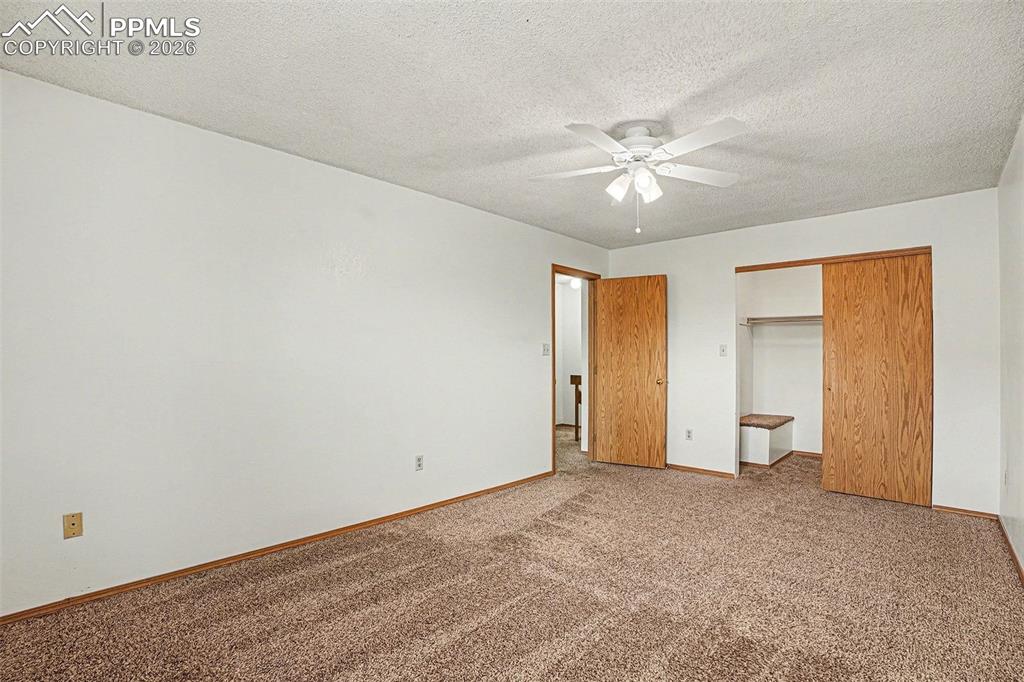 Image 15 of 26: Bedroom