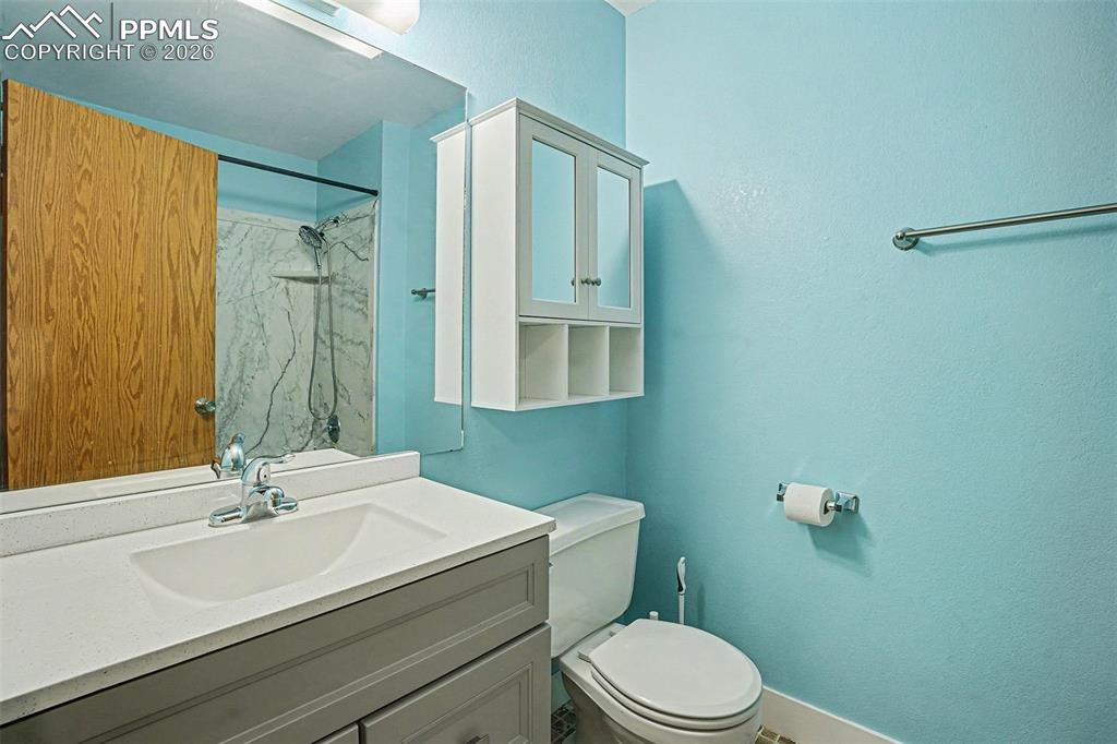 Image 18 of 26: Bathroom