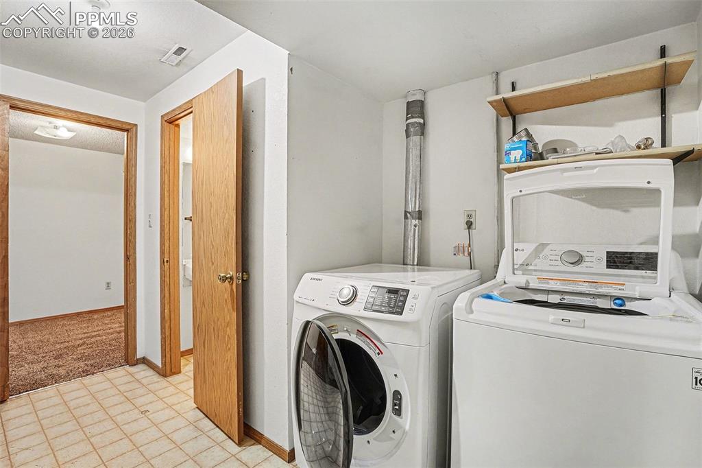 Image 23 of 26: Laundry