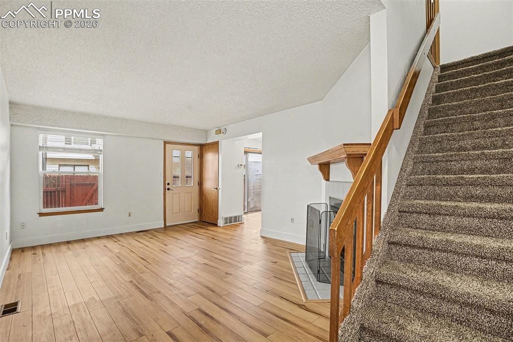 Image 6 of 26: Entry