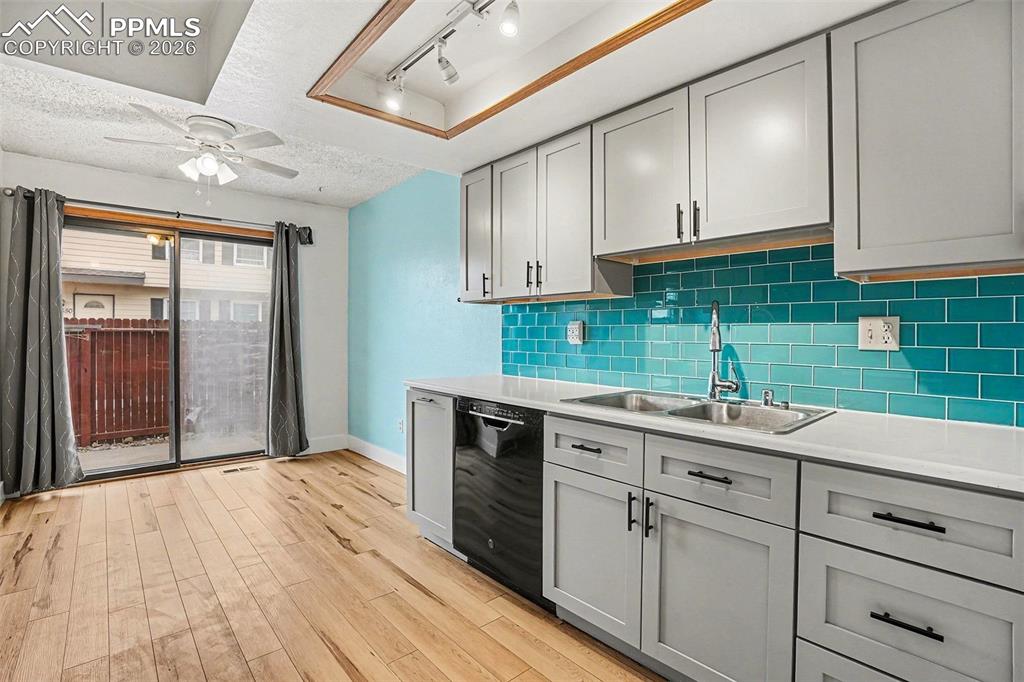 Image 9 of 26: Kitchen