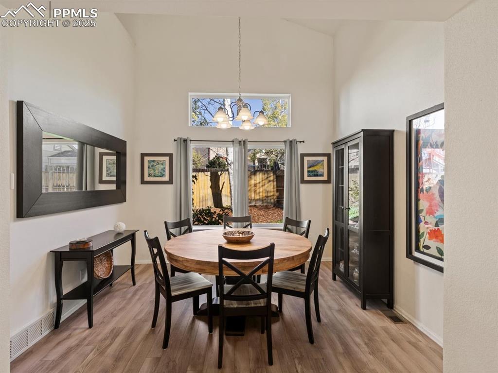 Image 13 of 42: Dining Area