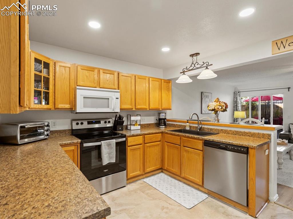 Image 16 of 42: Kitchen