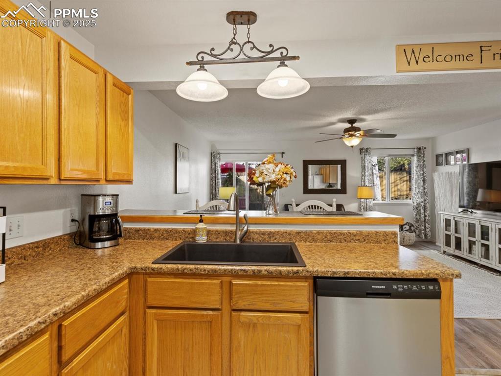 Image 17 of 42: Kitchen